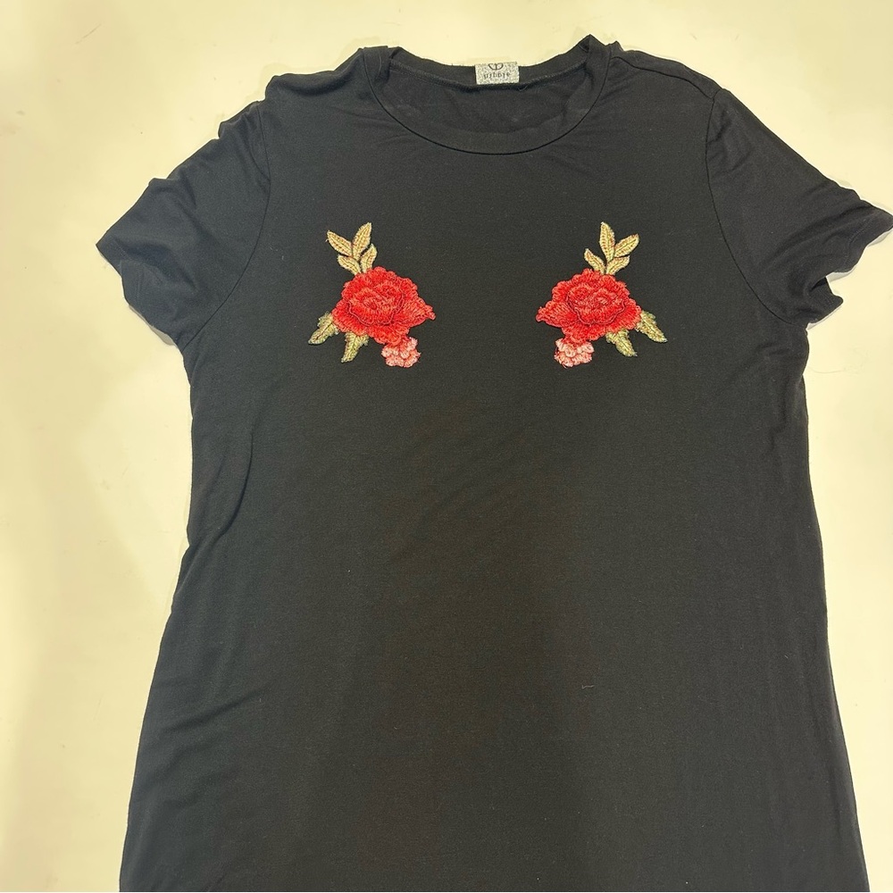Hippie chic T-shirt, dress with rose appliqué on chest size large